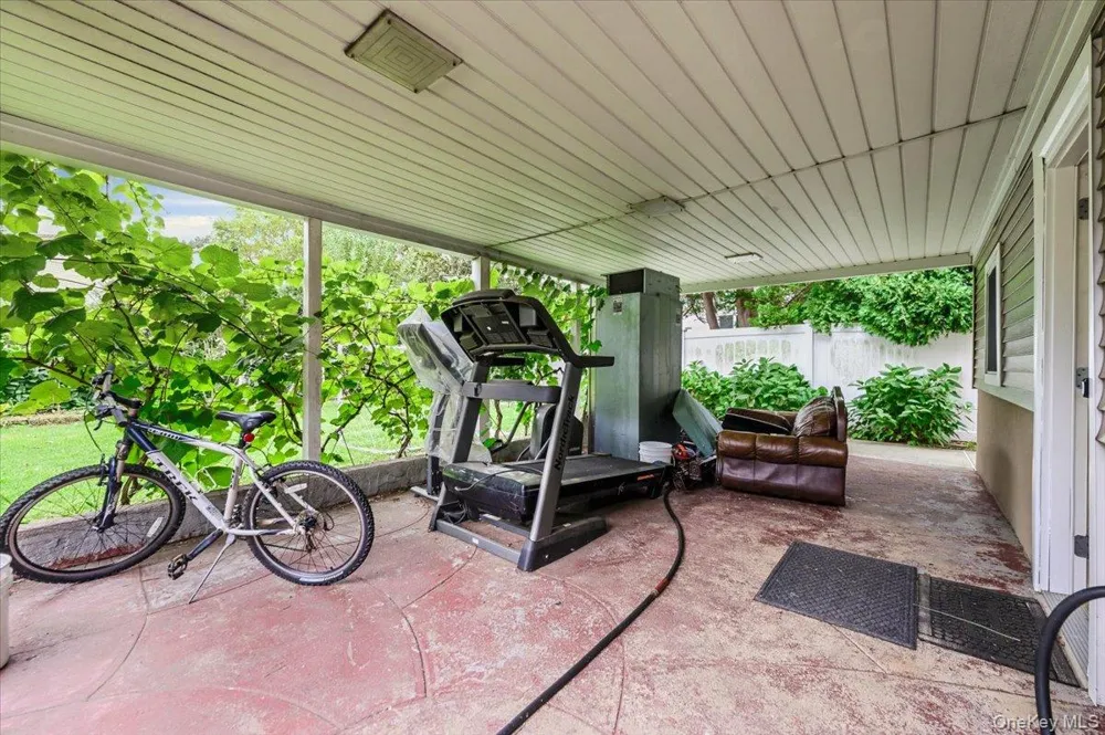 2664 Grayson Drive East Meadow, NY 11554