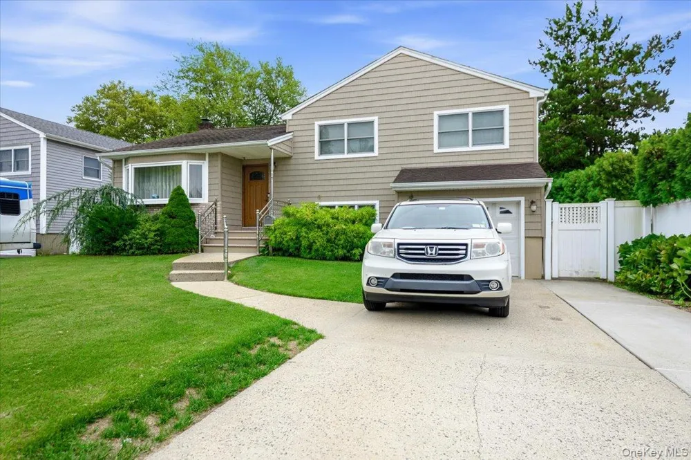 2664 Grayson Drive East Meadow, NY 11554