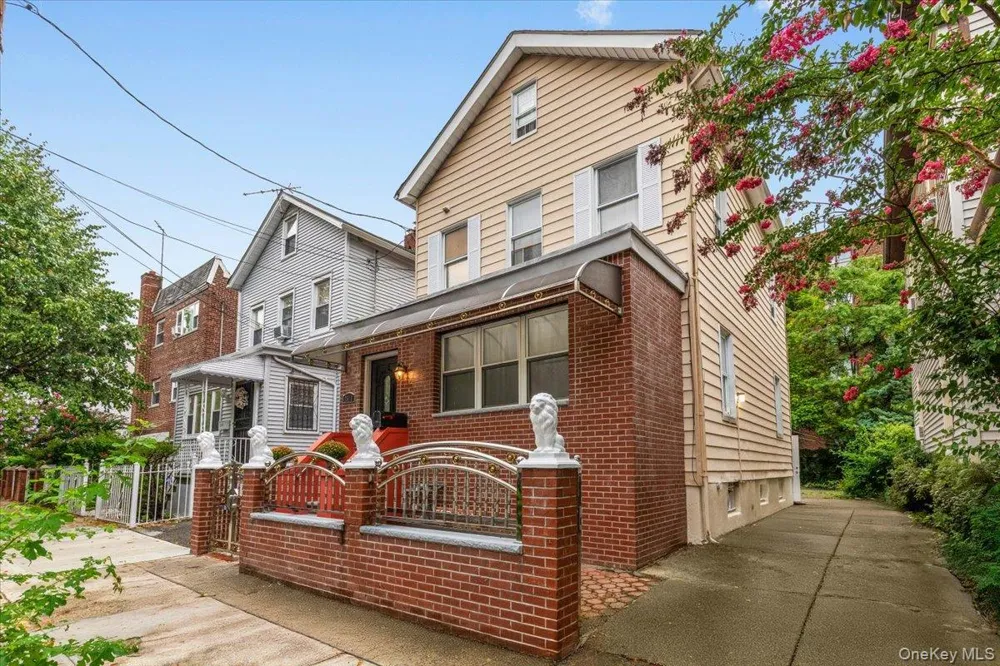 2516 Glebe Avenue Bronx, NY 10461