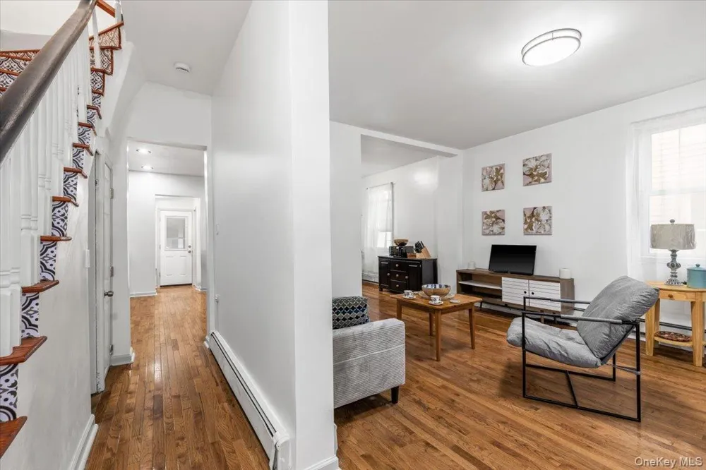 2516 Glebe Avenue Bronx, NY 10461