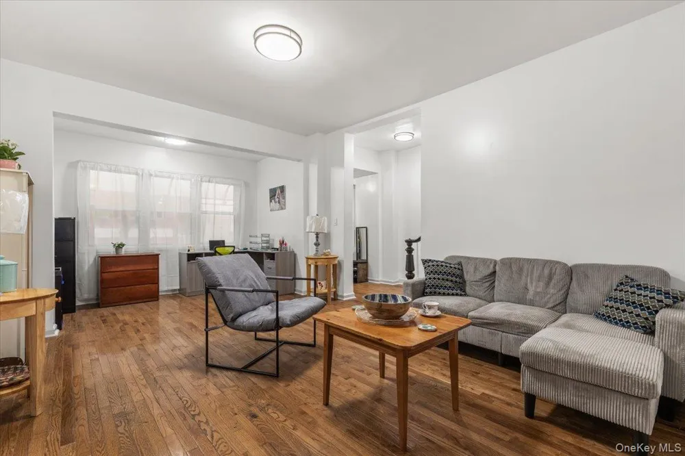 2516 Glebe Avenue Bronx, NY 10461