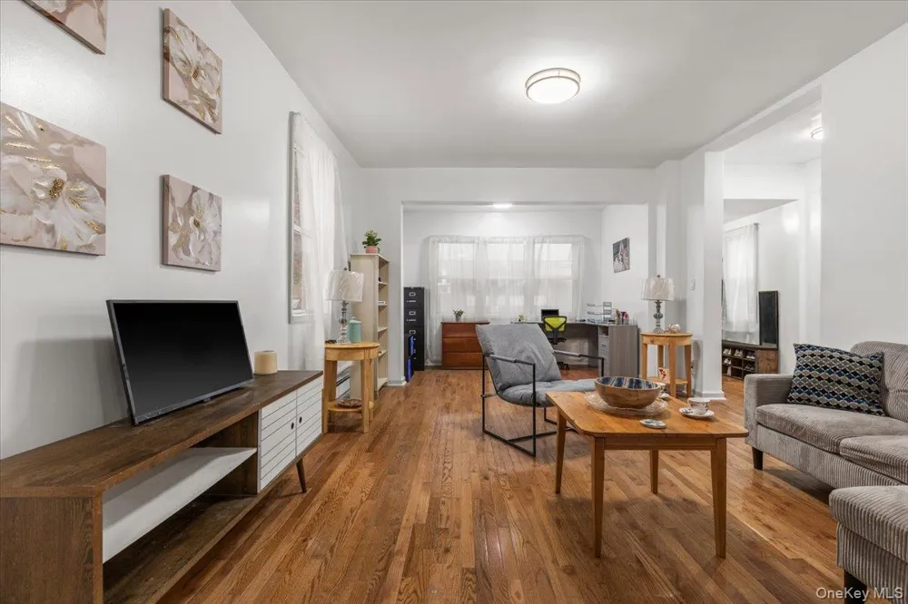 2516 Glebe Avenue Bronx, NY 10461
