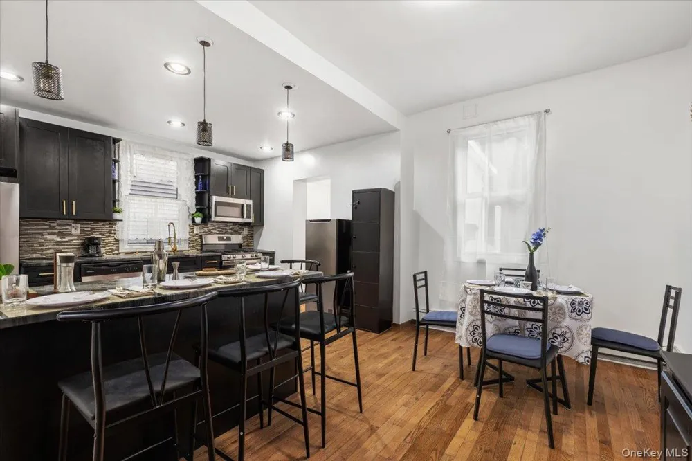 2516 Glebe Avenue Bronx, NY 10461