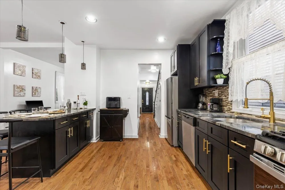 2516 Glebe Avenue Bronx, NY 10461