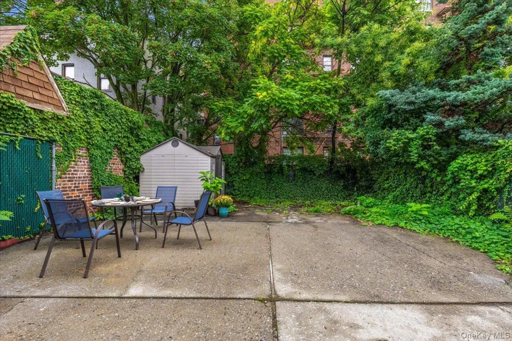 2516 Glebe Avenue Bronx, NY 10461