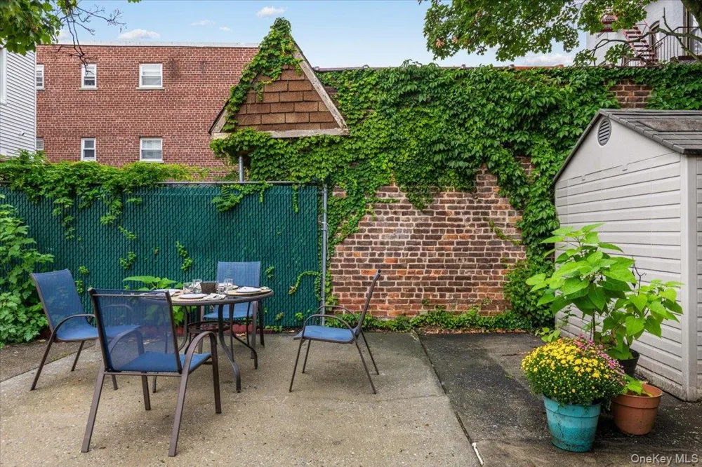 2516 Glebe Avenue Bronx, NY 10461