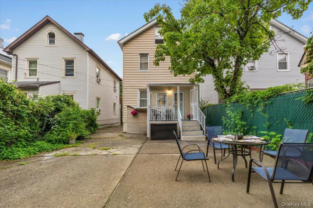 2516 Glebe Avenue Bronx, NY 10461
