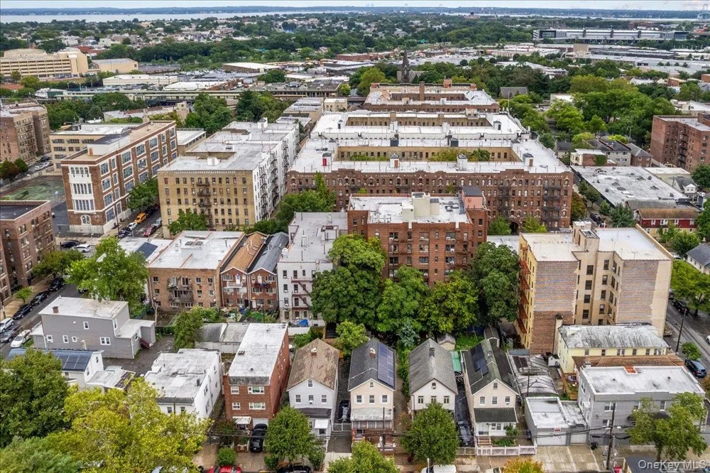 2516 Glebe Avenue Bronx, NY 10461