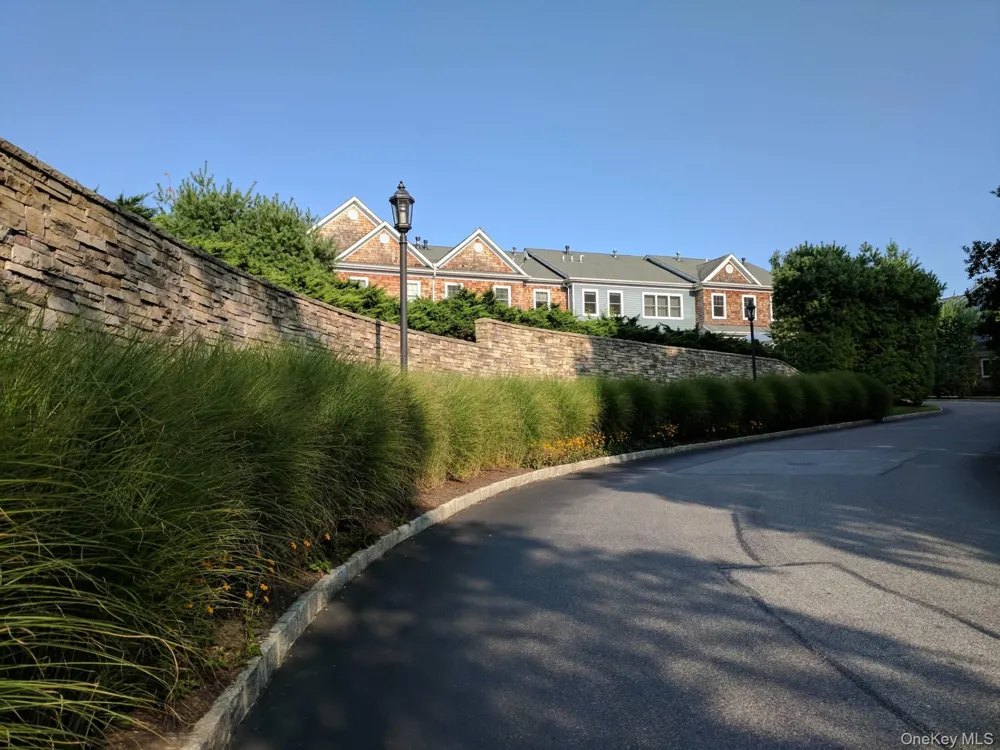 28 Andrew Court Southampton, NY 11968