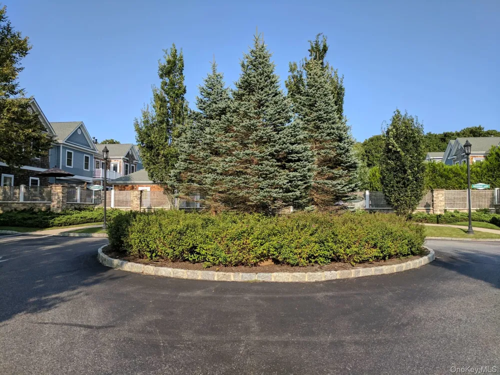 28 Andrew Court Southampton, NY 11968