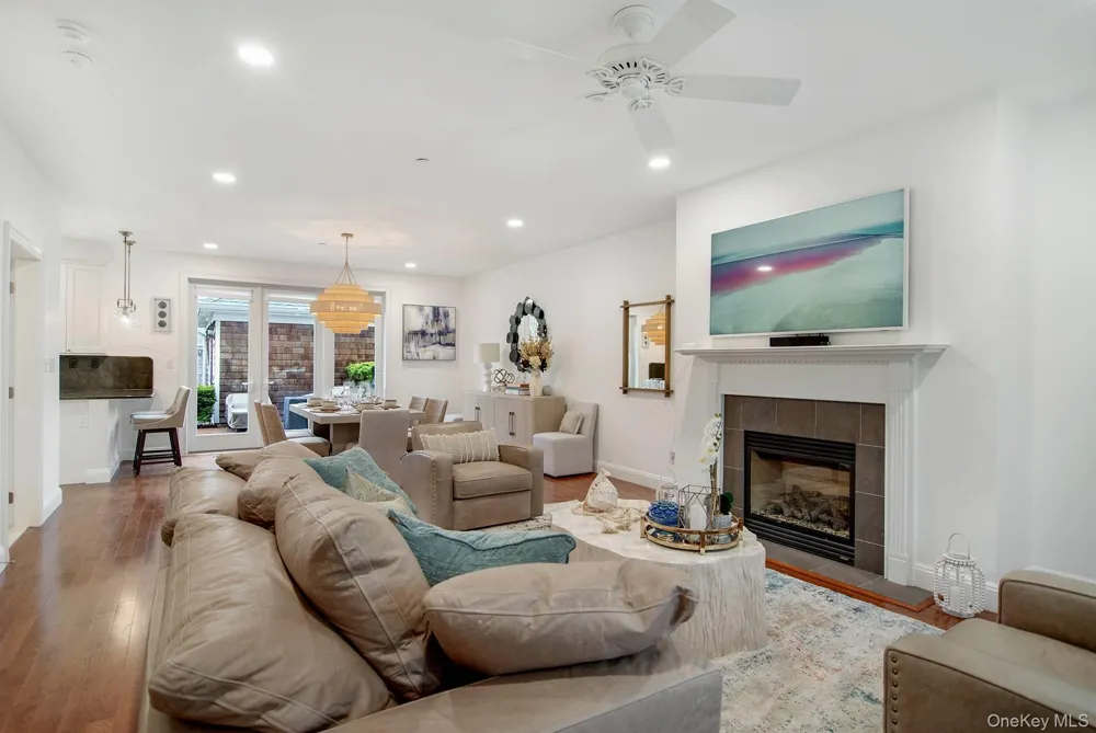 28 Andrew Court Southampton, NY 11968