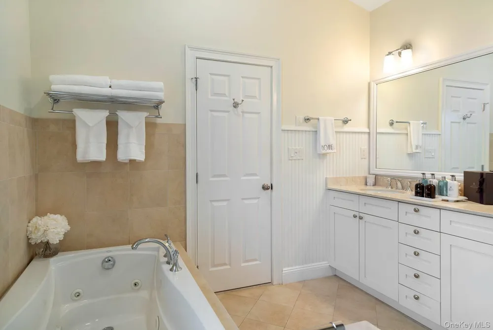 28 Andrew Court Southampton, NY 11968