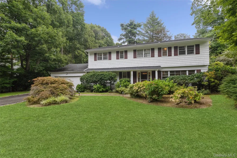5 Hemlock Drive East Hills, NY 11576