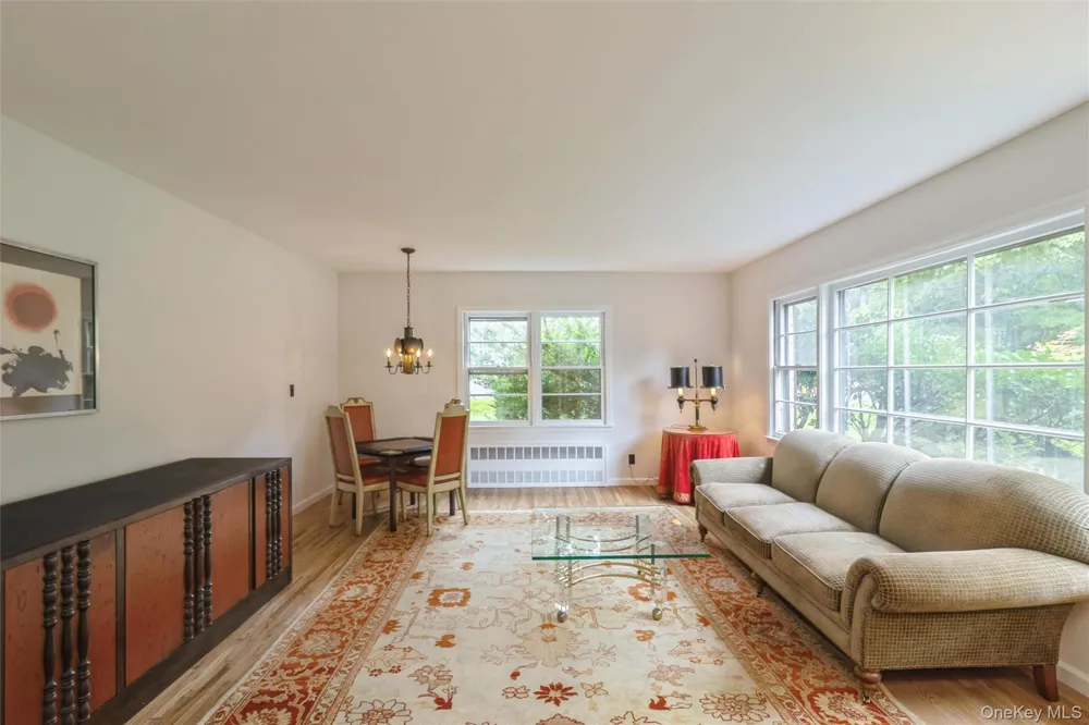 5 Hemlock Drive East Hills, NY 11576