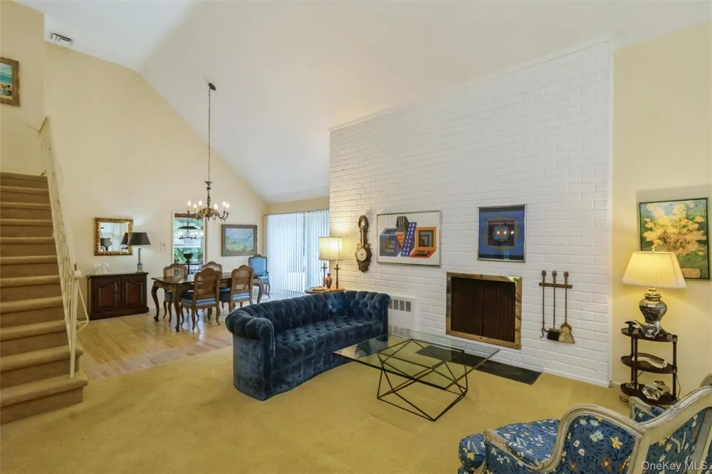 5 Hemlock Drive East Hills, NY 11576