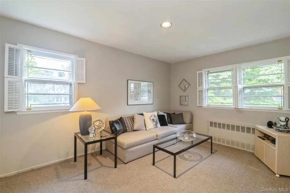 5 Hemlock Drive East Hills, NY 11576