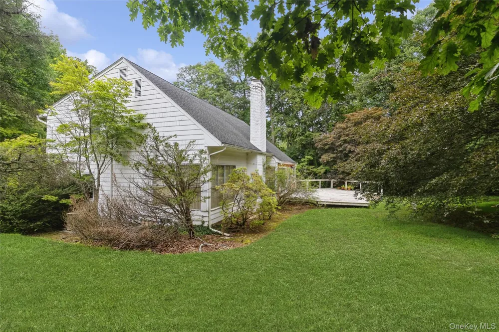 5 Hemlock Drive East Hills, NY 11576