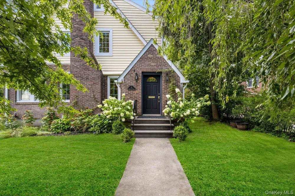 15 Parkview Court White Plains, NY 10603