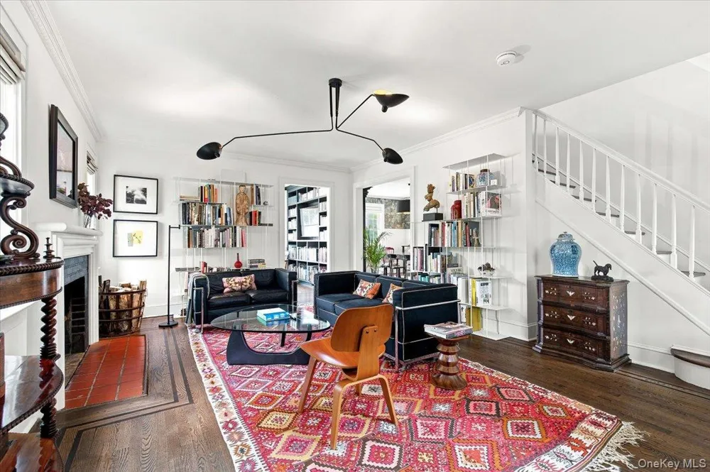 15 Parkview Court White Plains, NY 10603