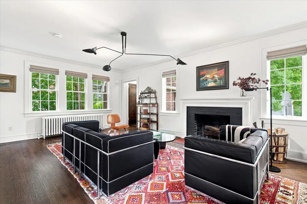 15 Parkview Court White Plains, NY 10603