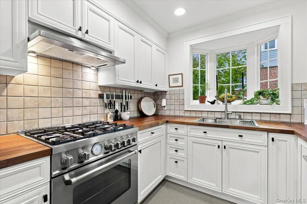 15 Parkview Court White Plains, NY 10603