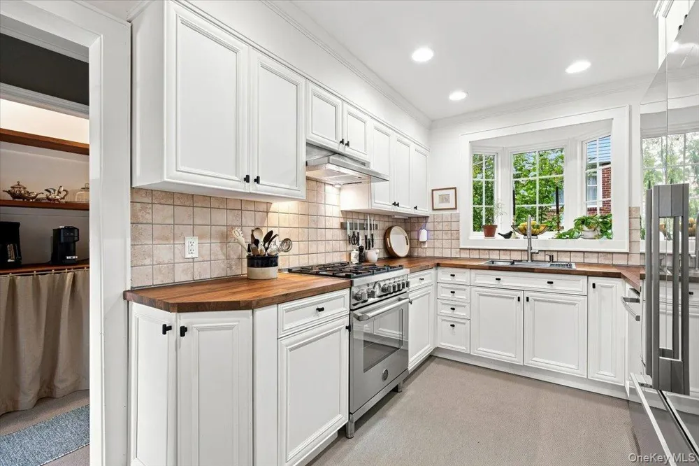 15 Parkview Court White Plains, NY 10603