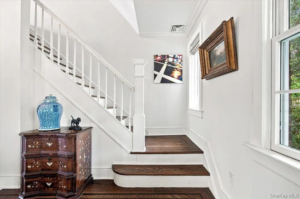 15 Parkview Court White Plains, NY 10603