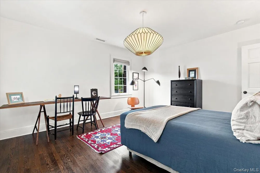 15 Parkview Court White Plains, NY 10603