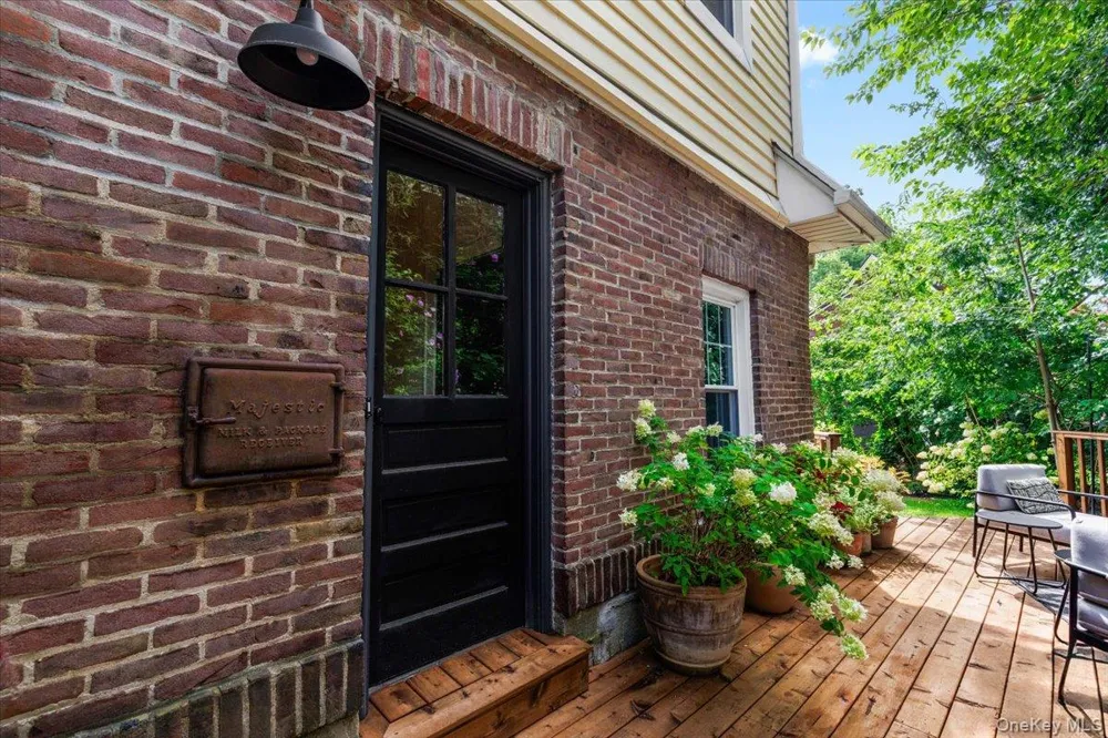 15 Parkview Court White Plains, NY 10603