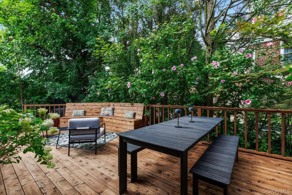 15 Parkview Court White Plains, NY 10603