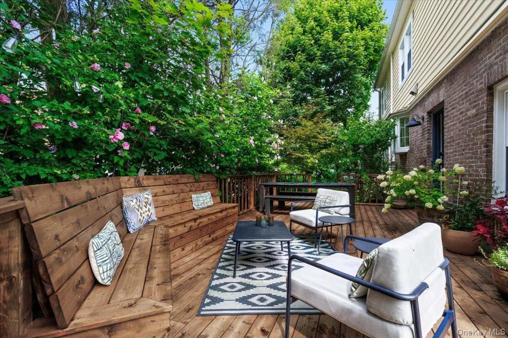 15 Parkview Court White Plains, NY 10603