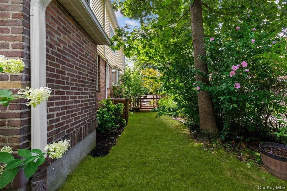 15 Parkview Court White Plains, NY 10603