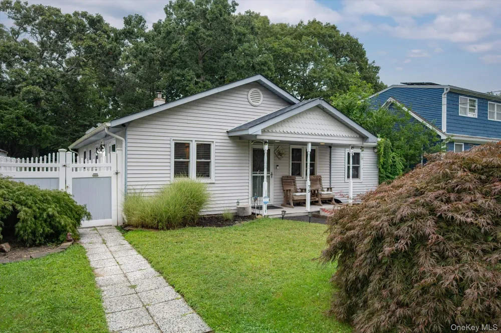 75 Westminster Drive Shirley, NY 11967