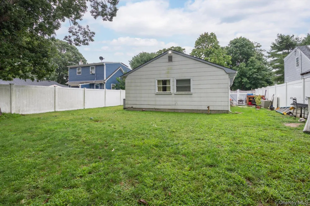 75 Westminster Drive Shirley, NY 11967