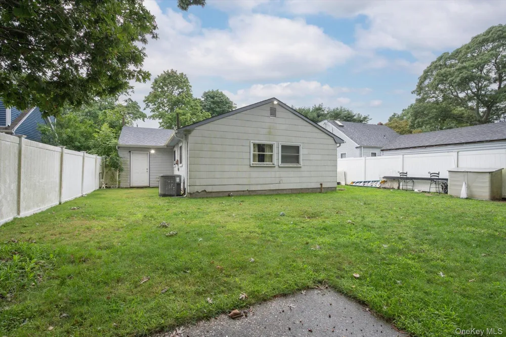 75 Westminster Drive Shirley, NY 11967
