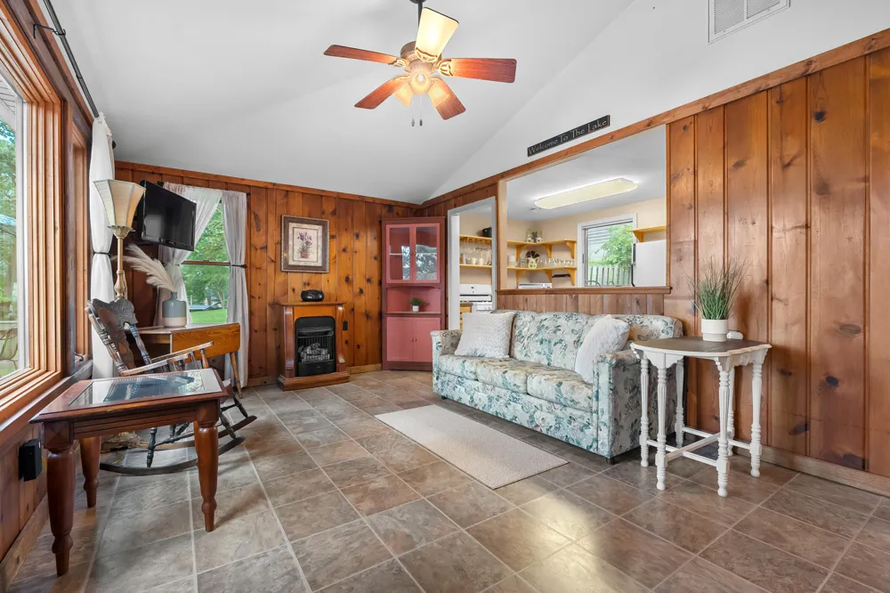 34120 Hillside Drive Paw Paw, MI 49079