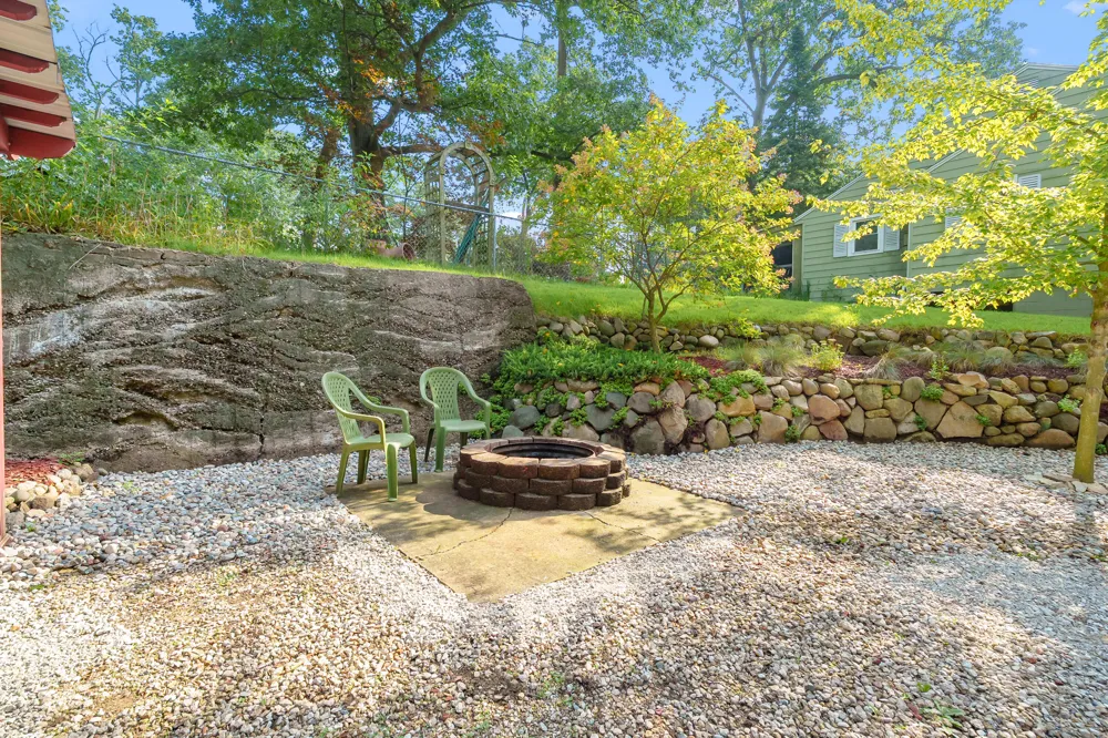 34120 Hillside Drive Paw Paw, MI 49079