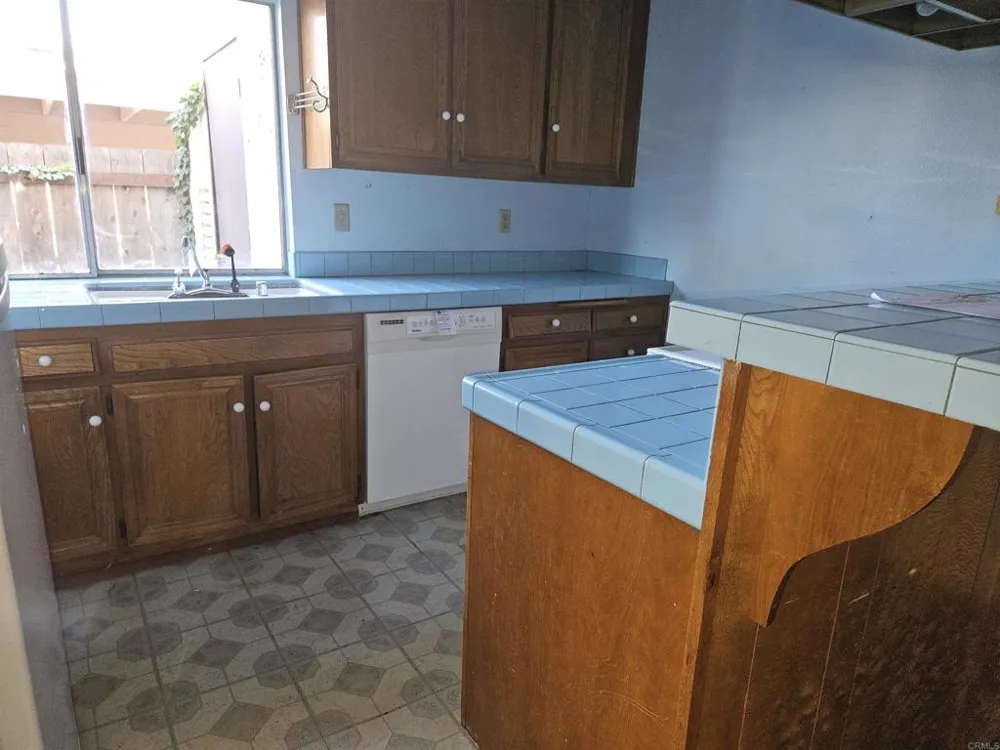 215 Otay Valley Rd #B Chula Vista, CA 91911