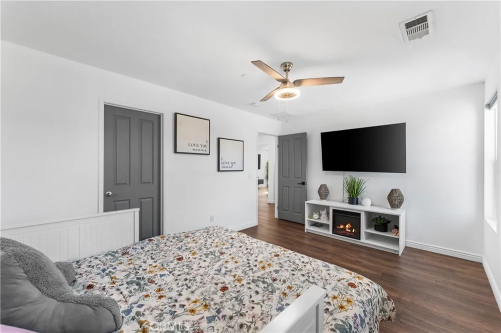 3550 Topaz Lancaster, CA 93535