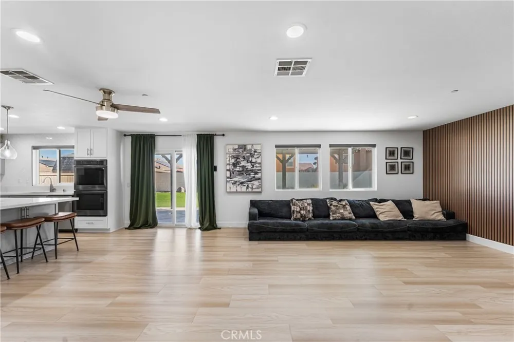 3550 Topaz Lancaster, CA 93535
