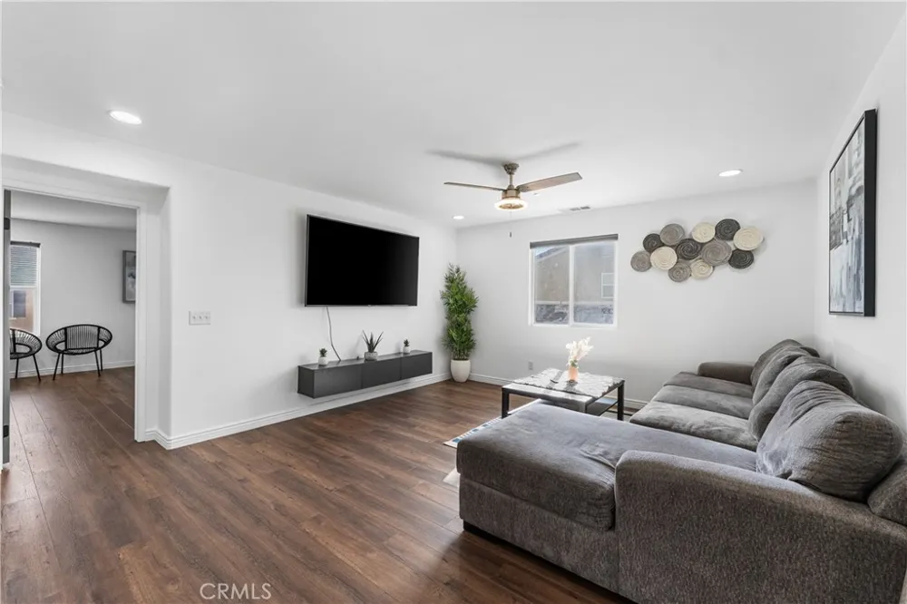 3550 Topaz Lancaster, CA 93535