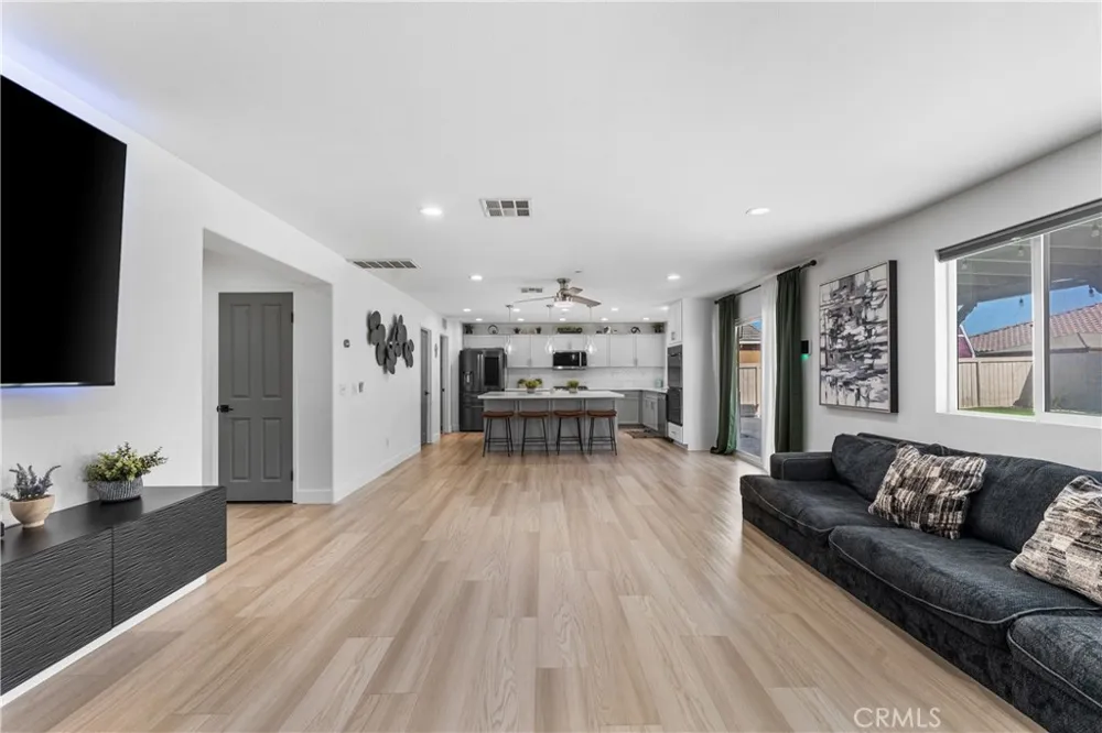 3550 Topaz Lancaster, CA 93535