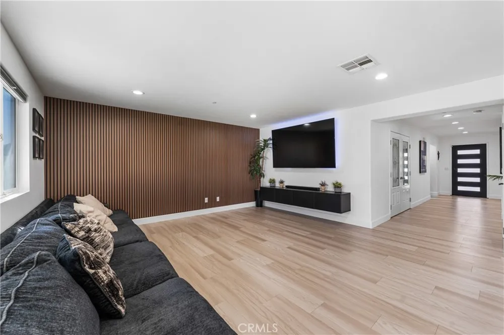 3550 Topaz Lancaster, CA 93535