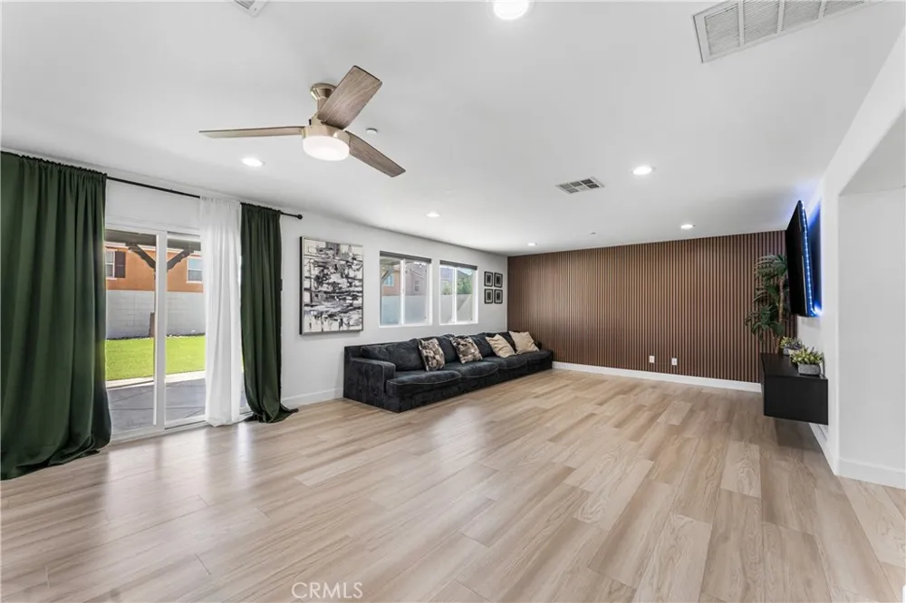 3550 Topaz Lancaster, CA 93535