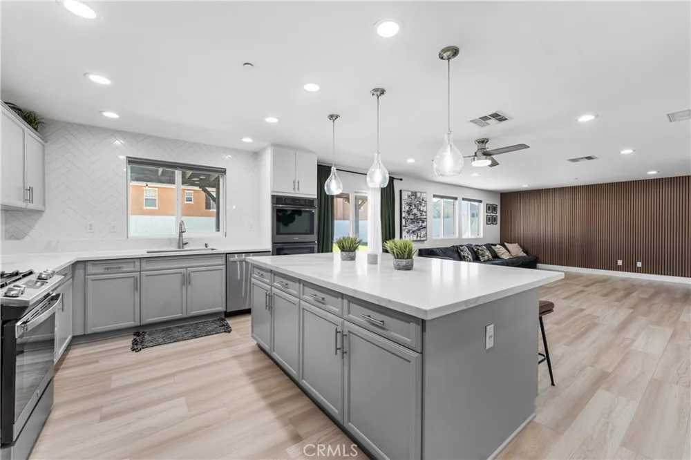 3550 Topaz Lancaster, CA 93535