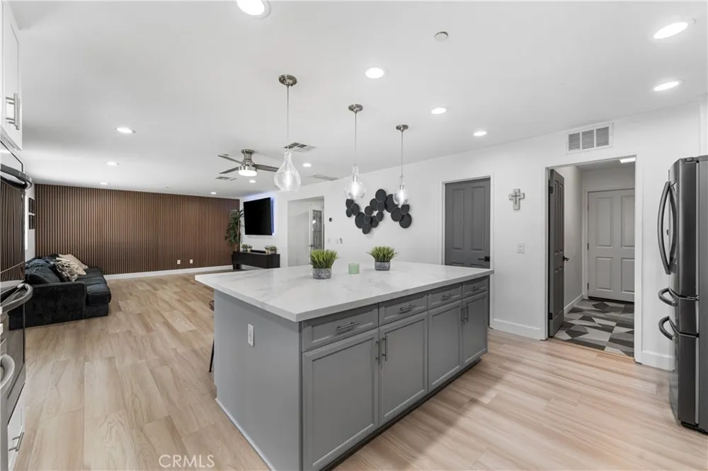 3550 Topaz Lancaster, CA 93535