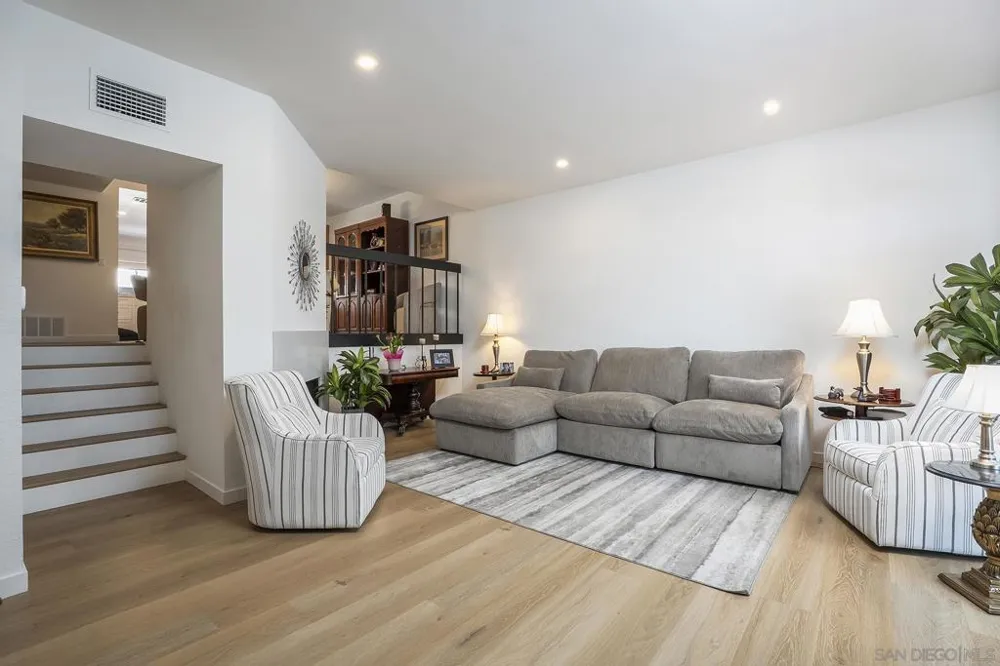 7426 Caminito Carloltta San Diego, CA 92120