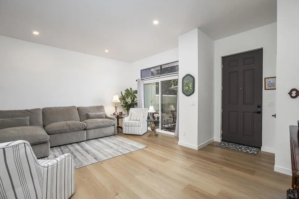 7426 Caminito Carloltta San Diego, CA 92120