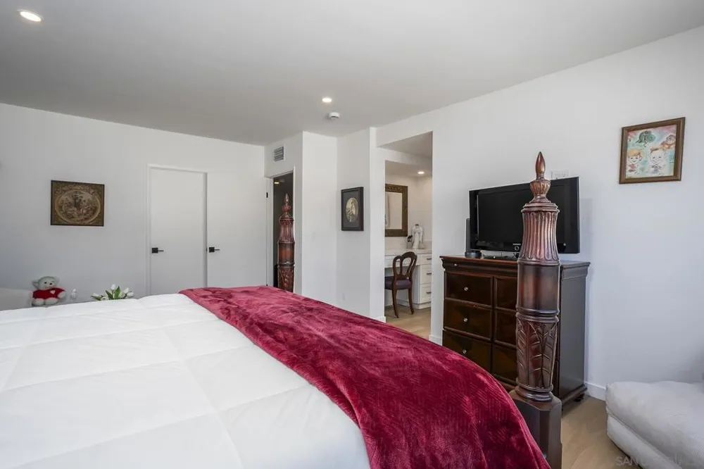 7426 Caminito Carloltta San Diego, CA 92120