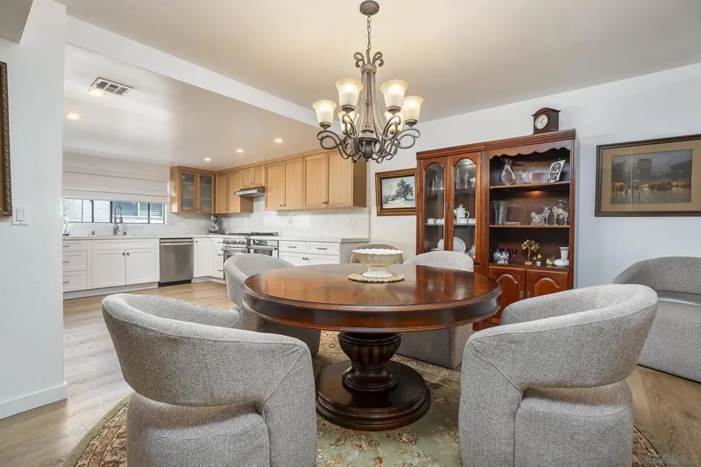 7426 Caminito Carloltta San Diego, CA 92120